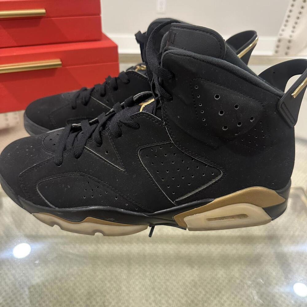 Jordan Men's Black and Navy Trainer